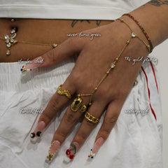Amor Gold Hand Chain — features