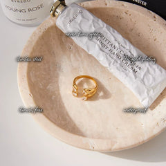 Gold Gem Ring — features
