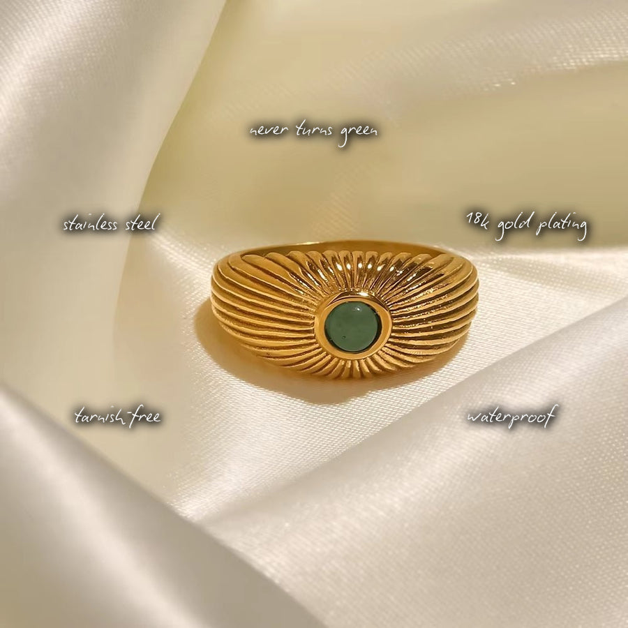 Green Stone Ring — features